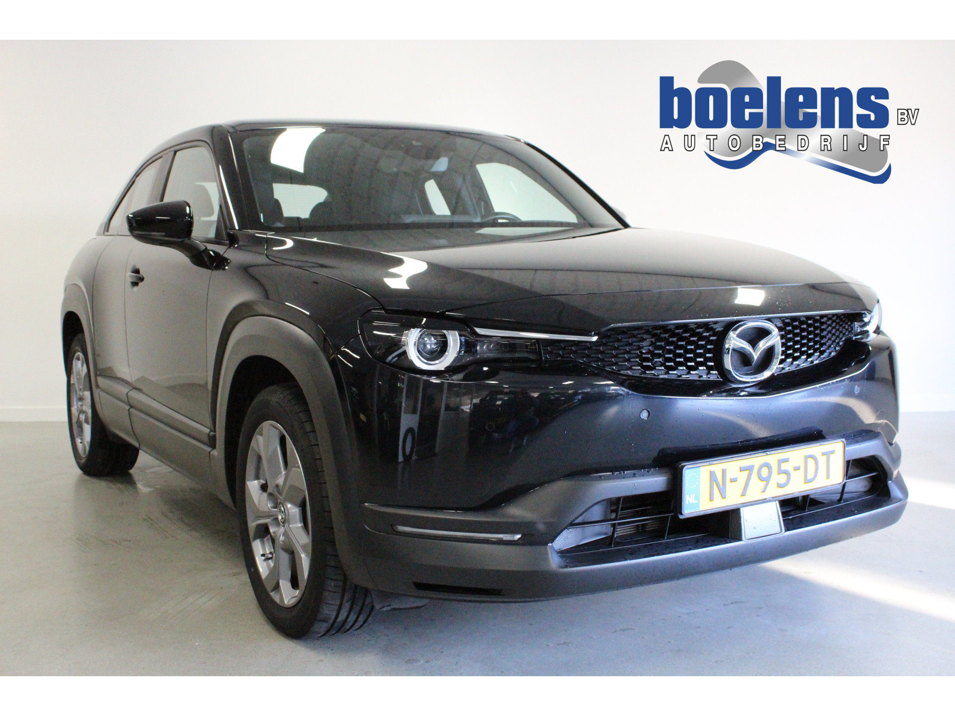 e-SkyActiv 145 Comfort 36 kWh | STOEL+STUUR/VERW | WARMTEPOMP | DAB | CARPLAY | CAMERA | NAVIGATIE |