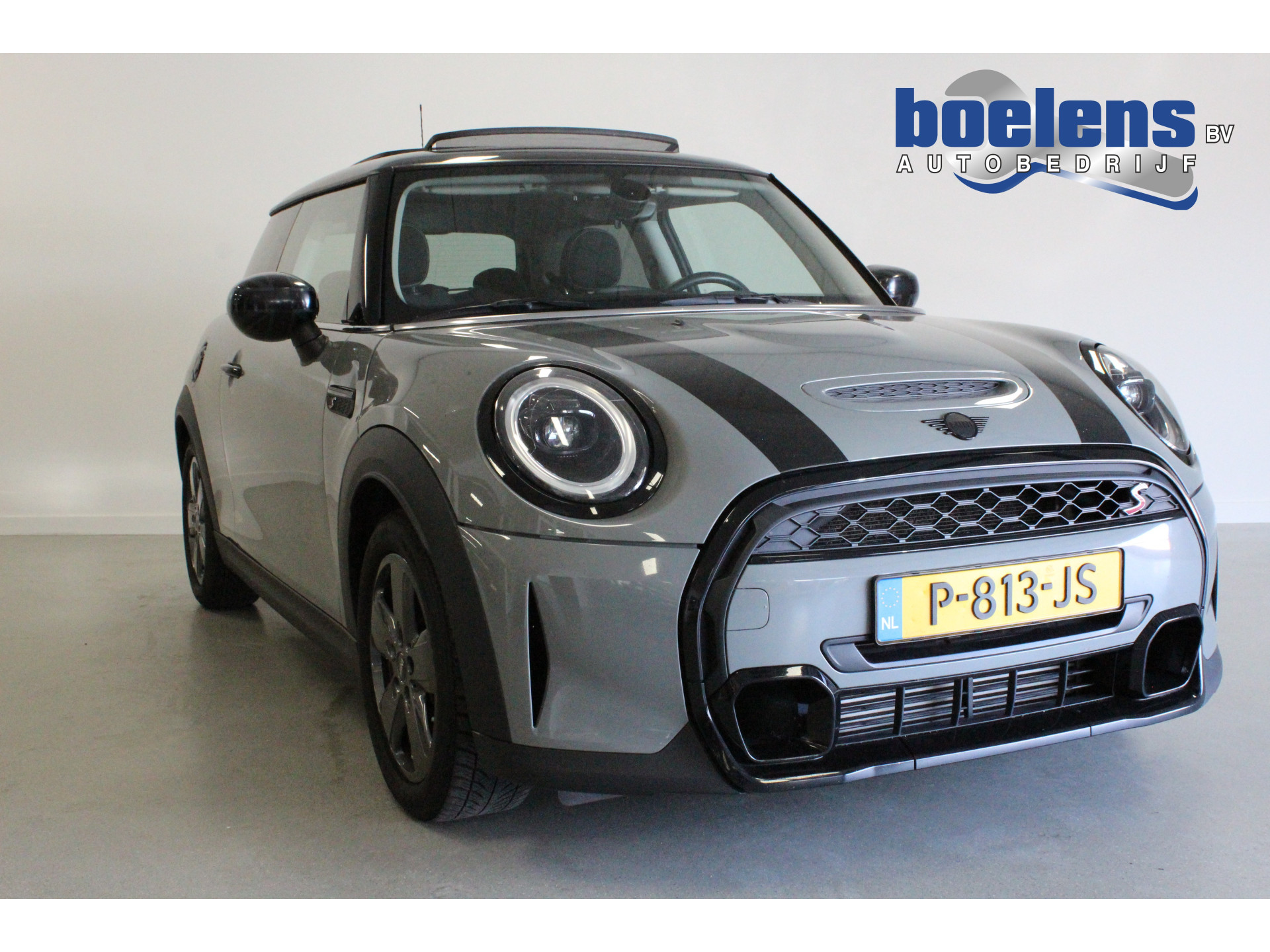 2.0 Cooper S Essential | PANO-DAK! | NAVIGATIE | 16'LMV | AIRCO | 180PK | LED | CARPLAY | PDC-A |